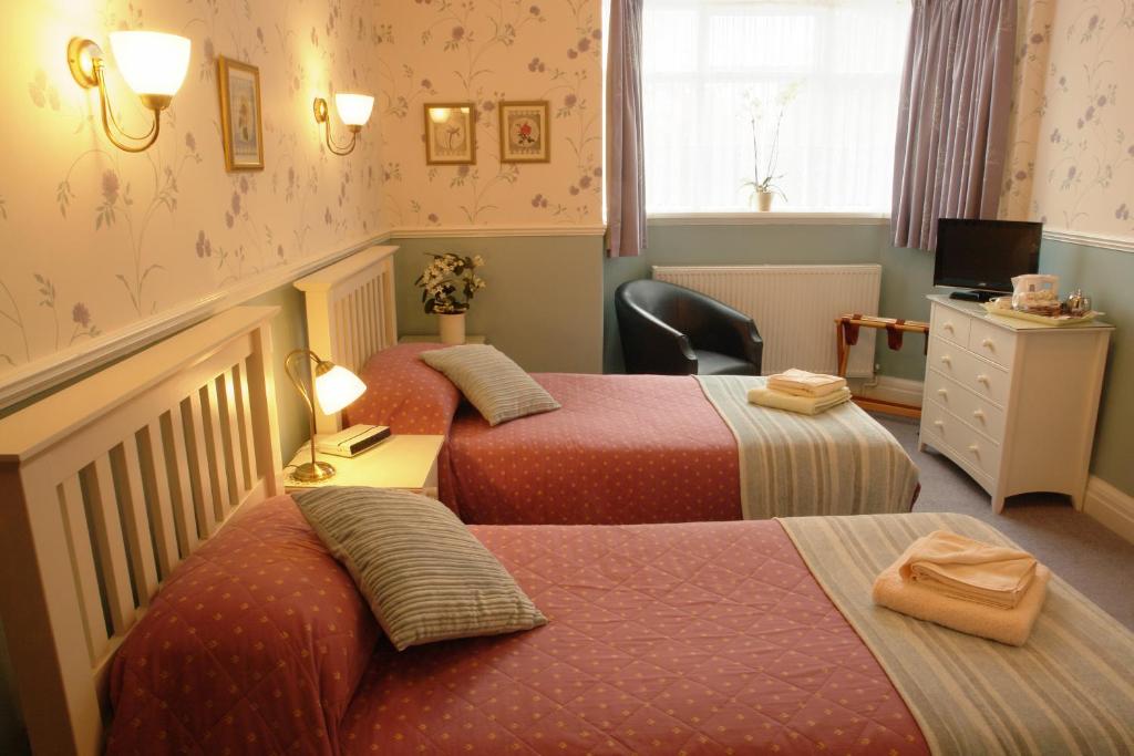 Midway Guest House - Triple Room
