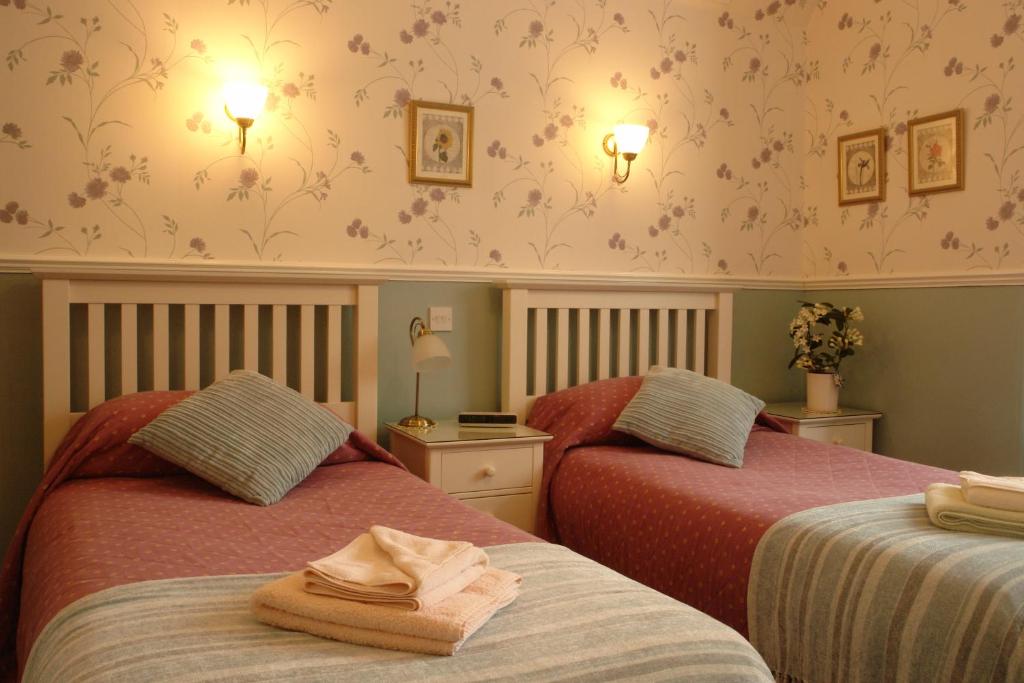 Midway Guest House - 