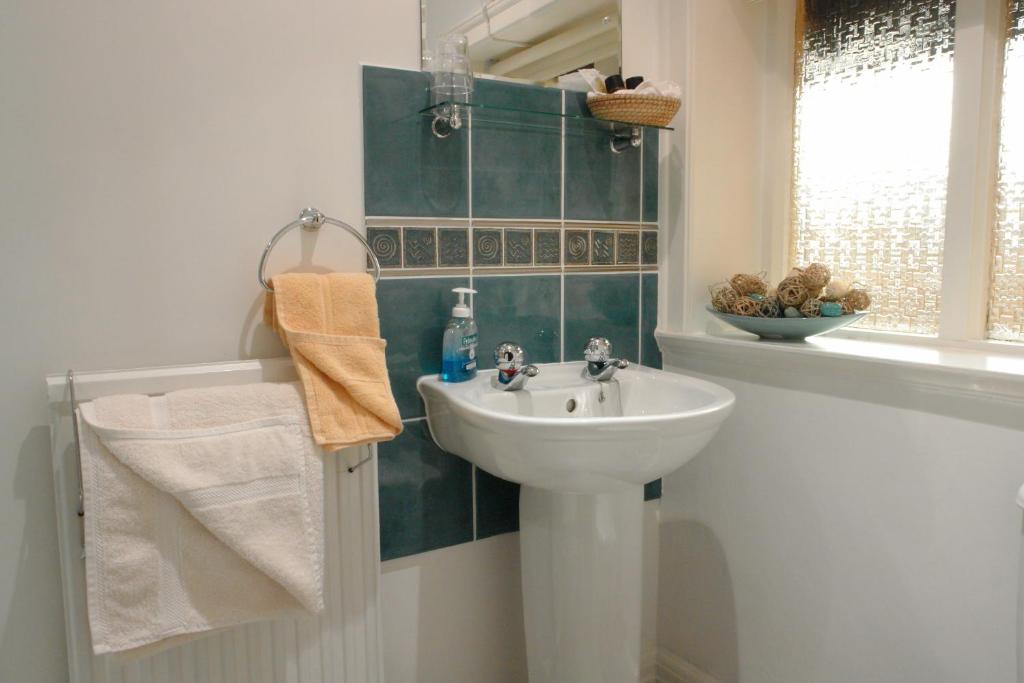Midway Guest House - 