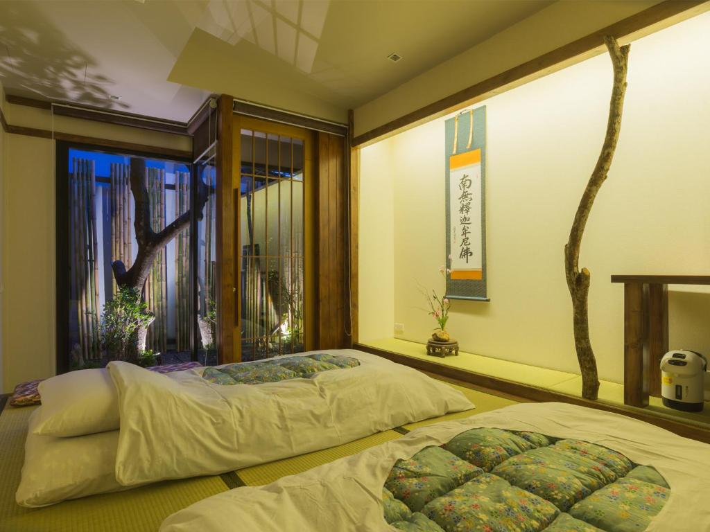Postel nebo postele na pokoji v ubytování MAYU Bangkok Japanese Style Hotel