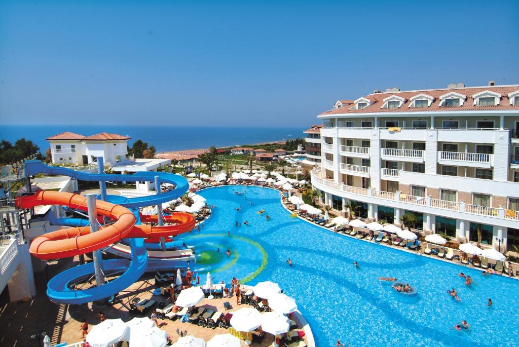 Bazén v ubytování Alba Queen Hotel - Ultra All Inclusive nebo v jeho okolí