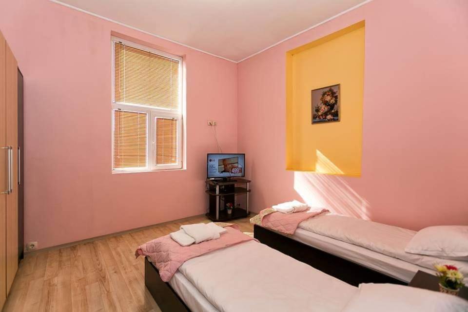 Foto da galeria de Guest Rooms Exotic em Pazardzhik