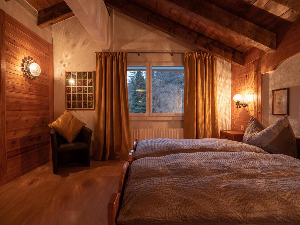 Postel nebo postele na pokoji v ubytování Malteserhaus Zermatt