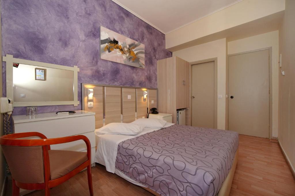 Postel nebo postele na pokoji v ubytování Socrates Hotel