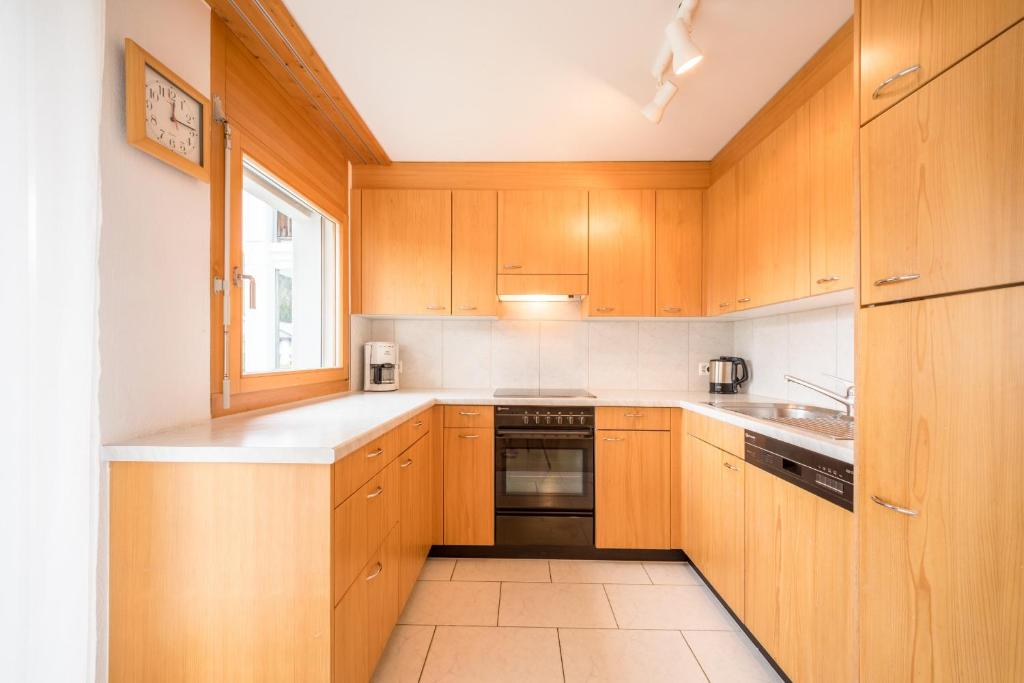 Kuchyň nebo kuchyňský kout v ubytování LAAX Homes - Val Mulin 8,2 - Scarpazza