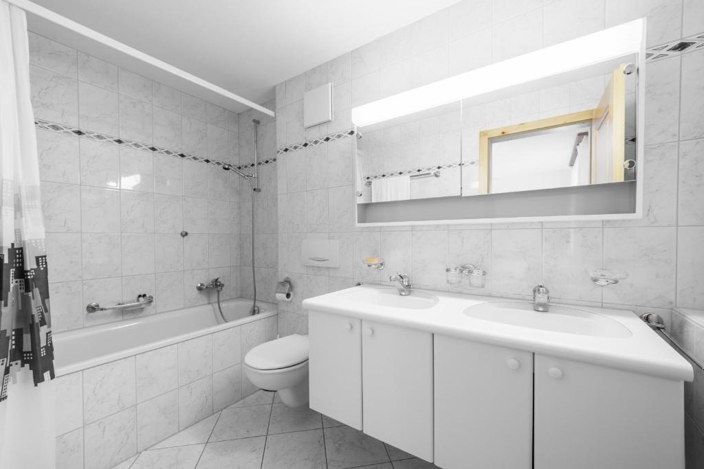 Koupelna v ubytování LAAX Homes - Val Mulin 8,2 - Scarpazza