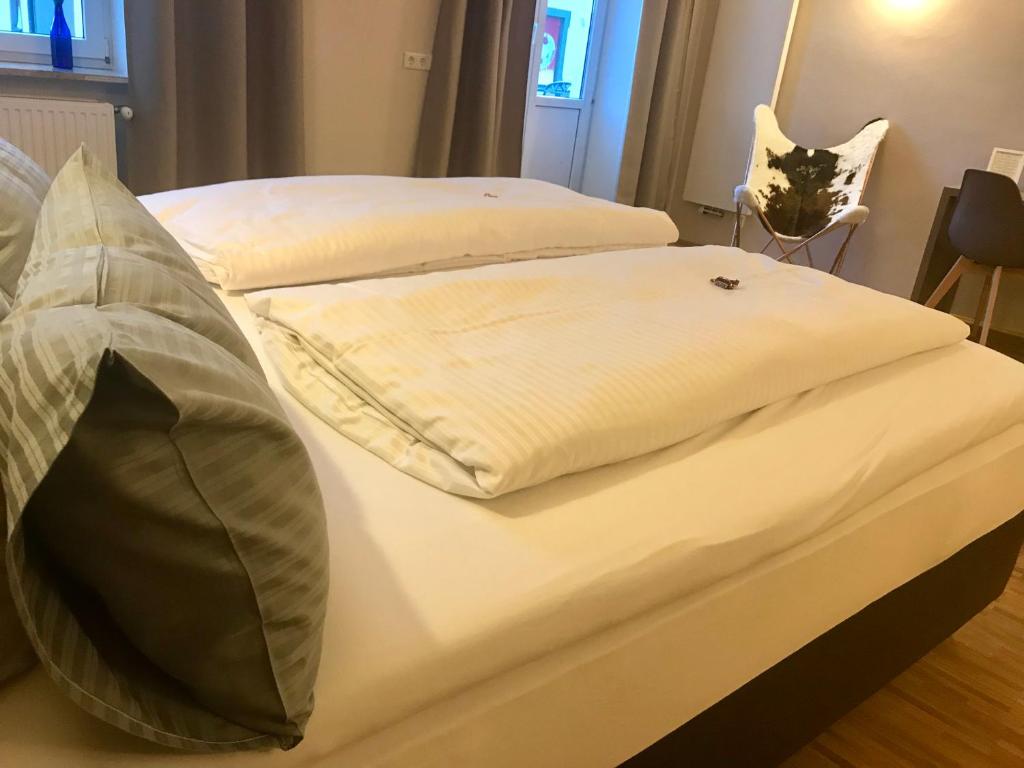 Postel nebo postele na pokoji v ubytování Gasthaus Schwan