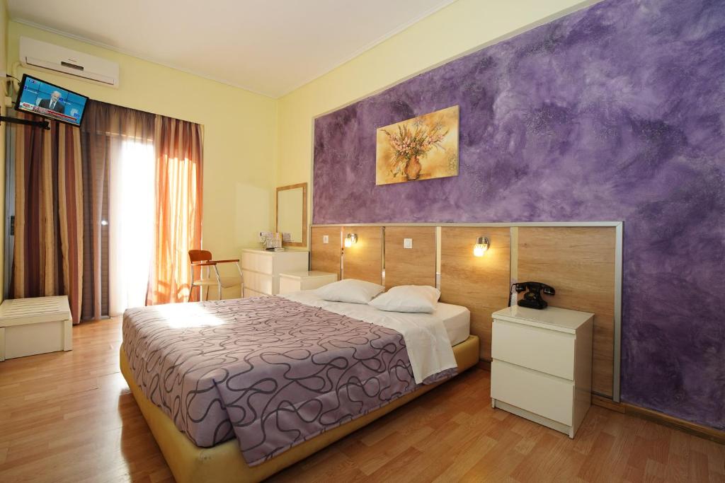 Postel nebo postele na pokoji v ubytování Socrates Hotel