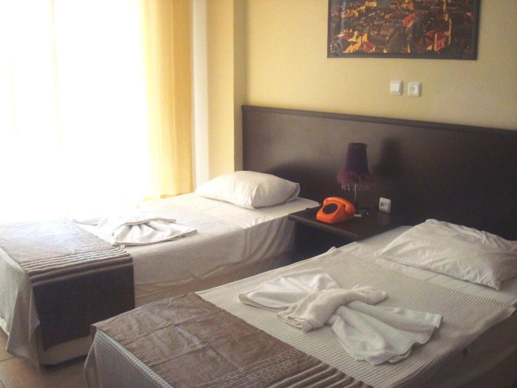 Postel nebo postele na pokoji v ubytování Kartel Hotel