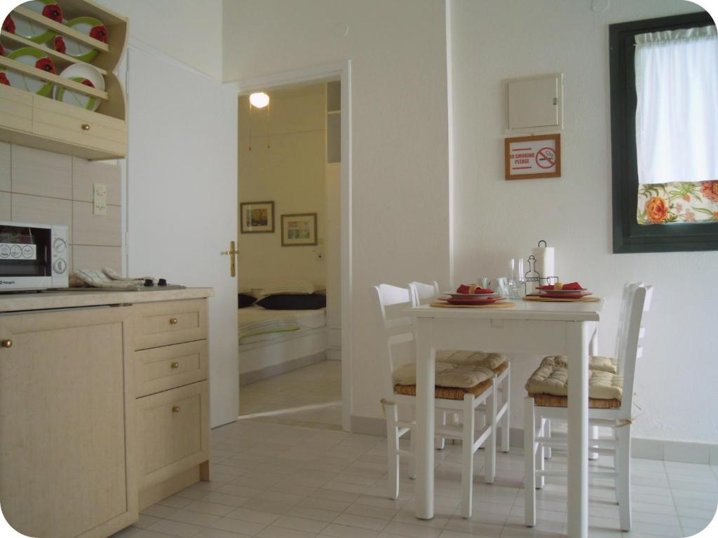 Kuchyň nebo kuchyňský kout v ubytování Palemilos Apartments