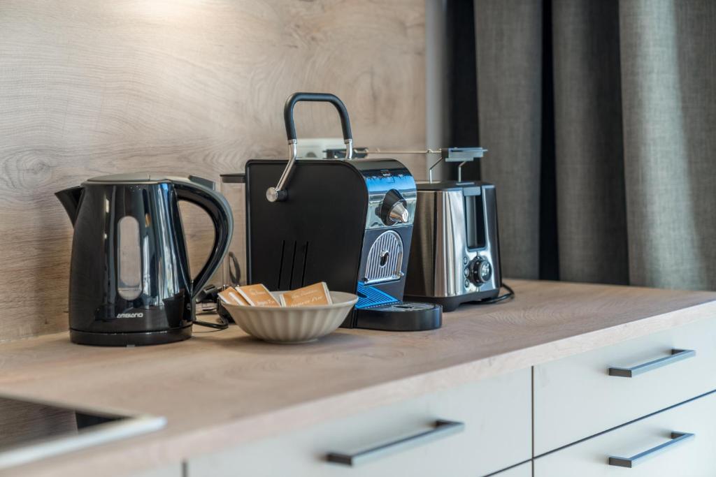 Příslušenství pro přípravu čaje a kávy v ubytování Deluxe Appartement Berglust