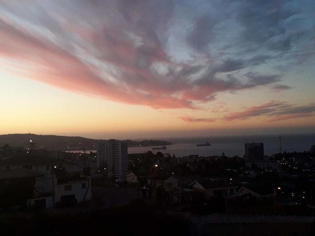 - Vistas a la ciudad al atardecer en Horizonte Infinito Viña del Mar, en Viña del Mar