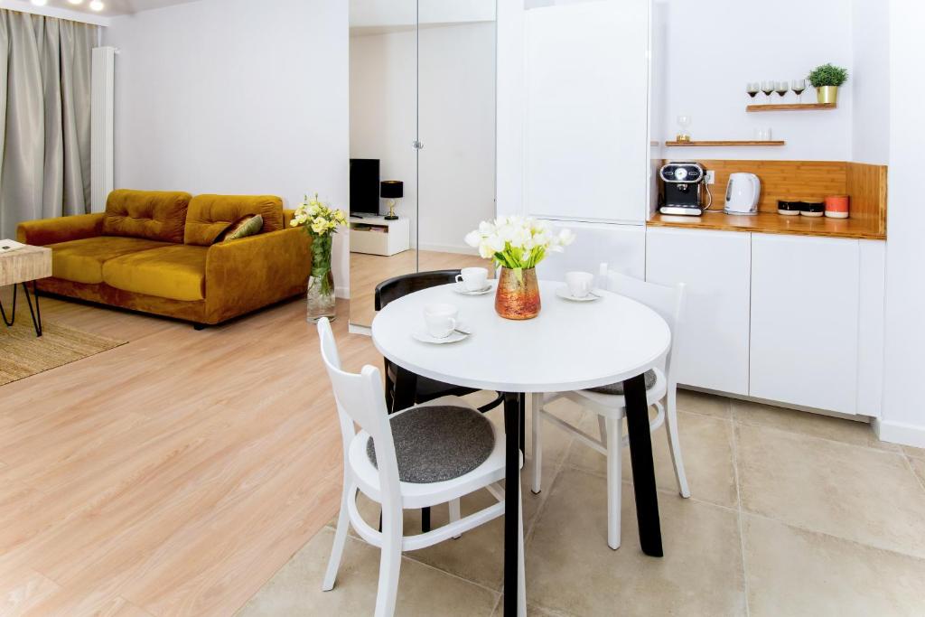 Posedenie v ubytovaní erApartments Mennica Residence