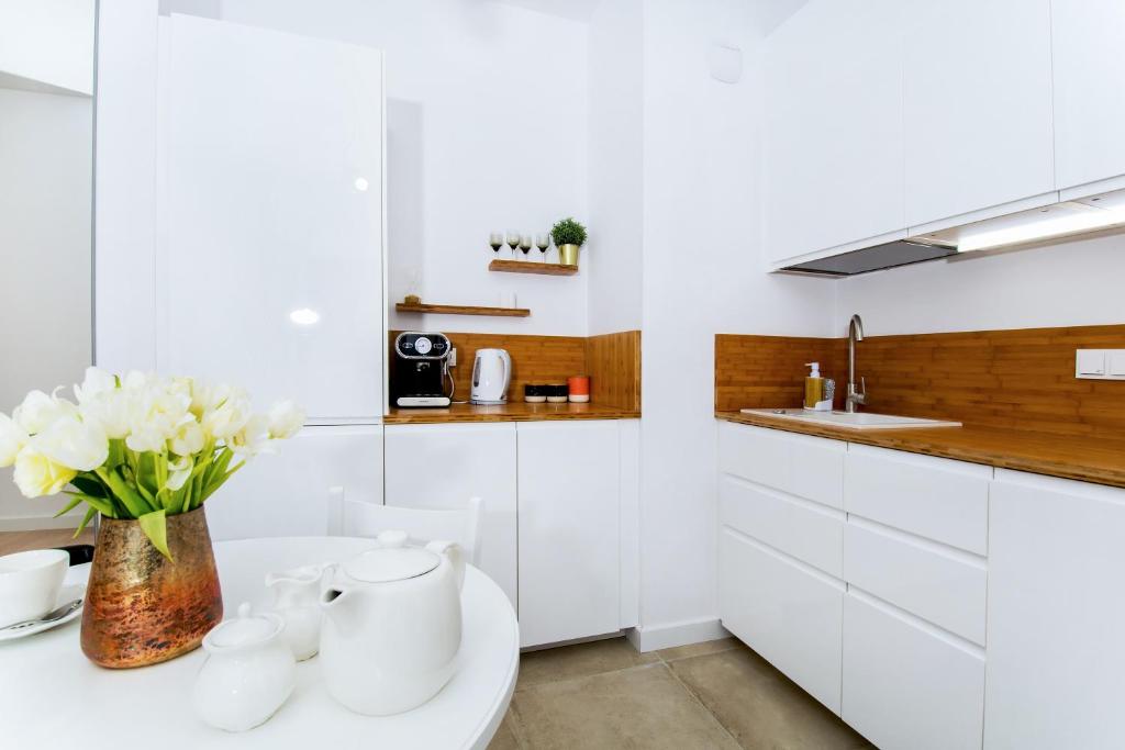 Kuchyňa alebo kuchynka v ubytovaní erApartments Mennica Residence