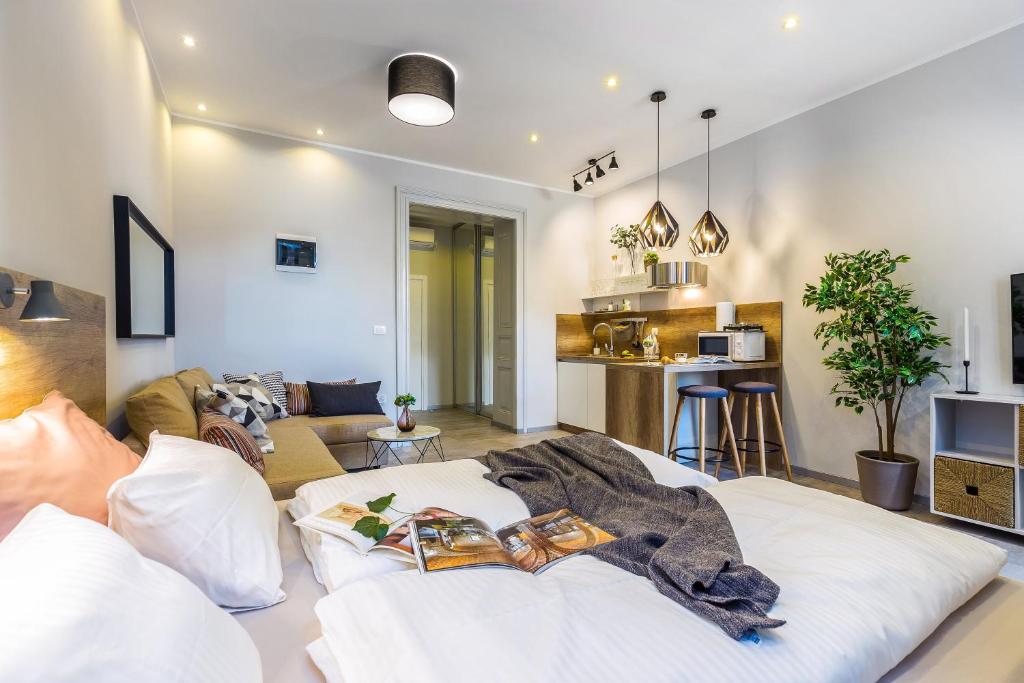 Number 1 Deluxe Apartments - 2