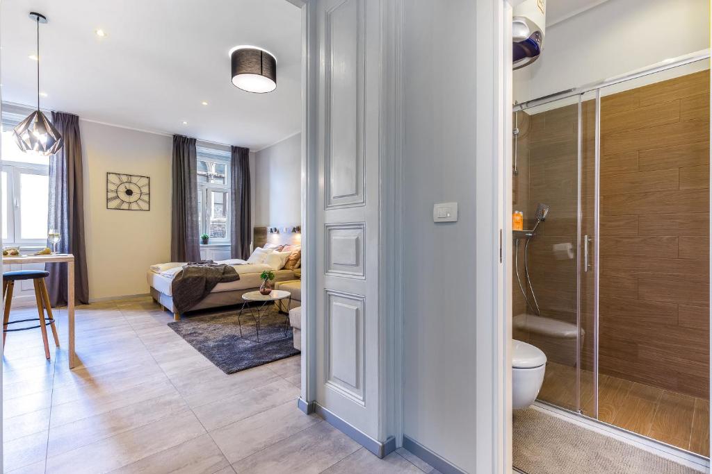 Number 1 Deluxe Apartments - 8