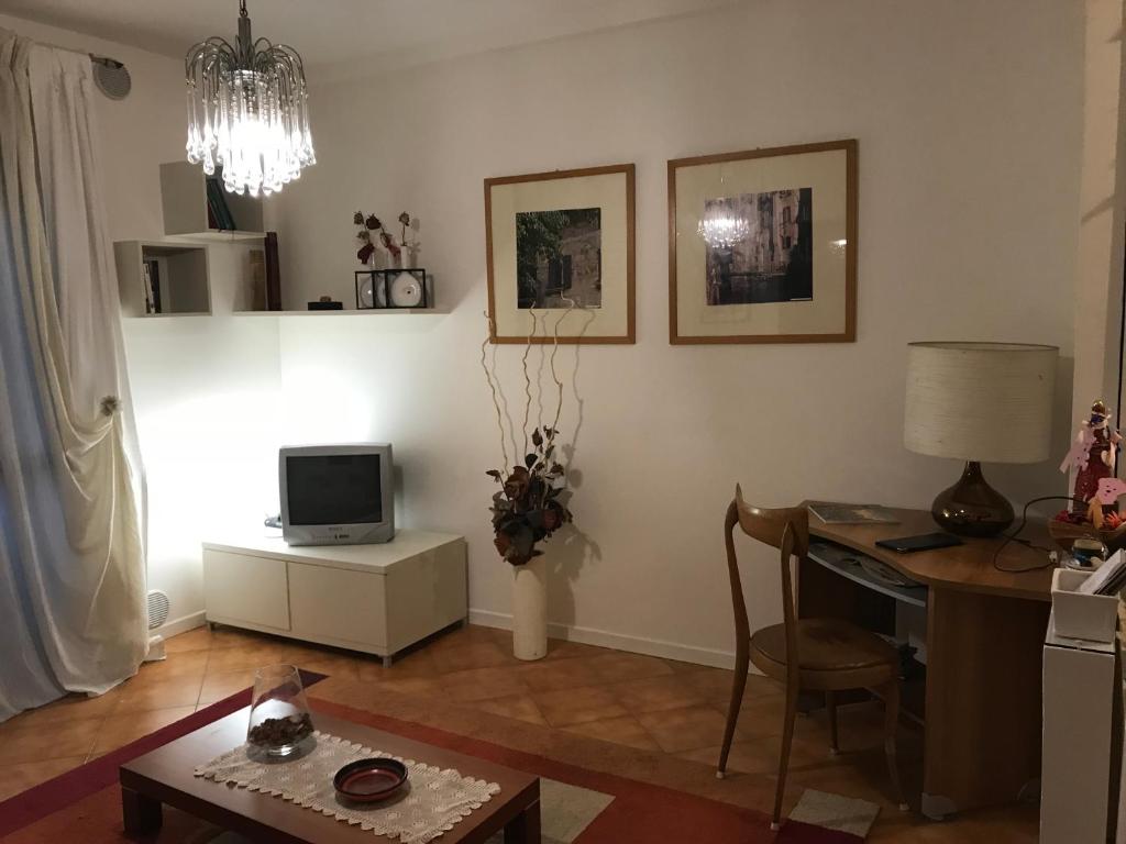A television and/or entertainment centre at Cosy Flat