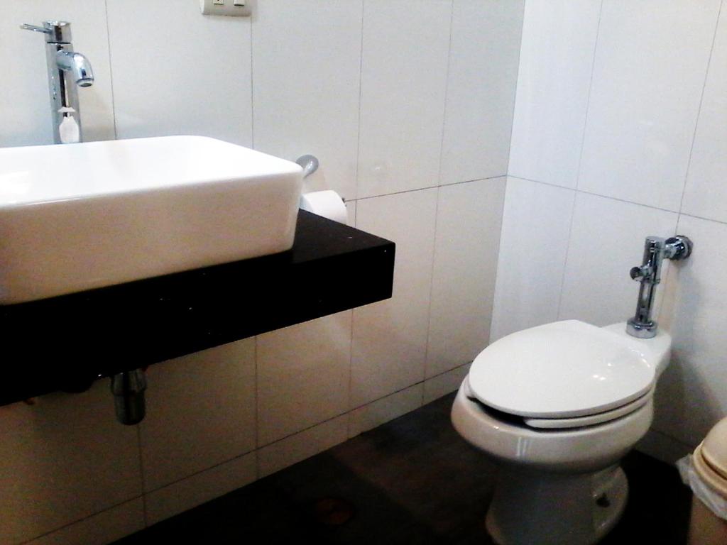 Koupelna v ubytování Samkauta Hotel & Suite