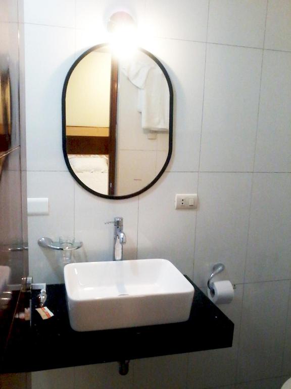 Koupelna v ubytování Samkauta Hotel & Suite