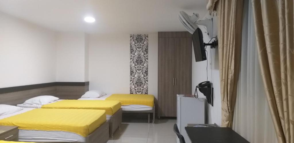 Postel nebo postele na pokoji v ubytování Hotel Ibague Plaza