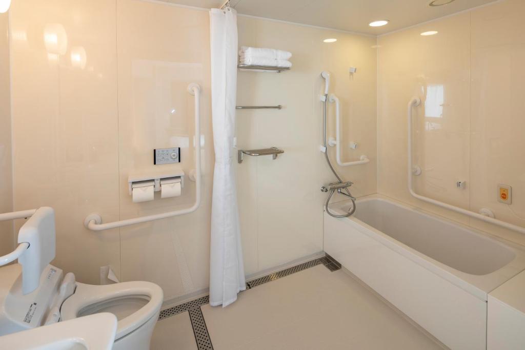 Koupelna v ubytování JR Clement Inn Takamatsu