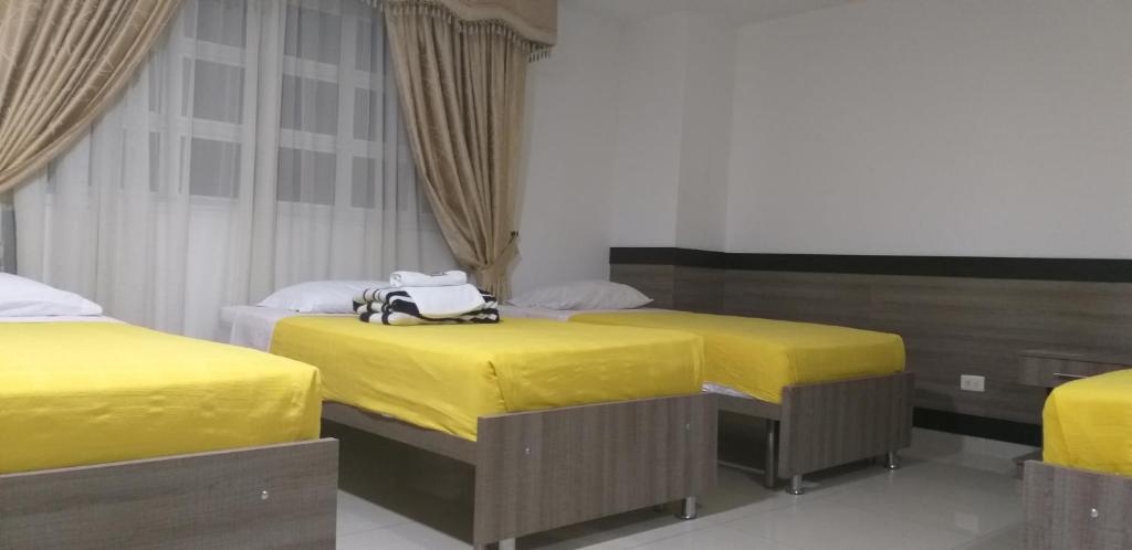Postel nebo postele na pokoji v ubytování Hotel Ibague Plaza