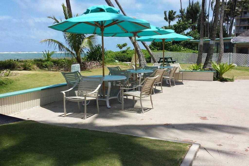 Um jardim em Stunning Ocean Views Condos in Oahu at Punaluu