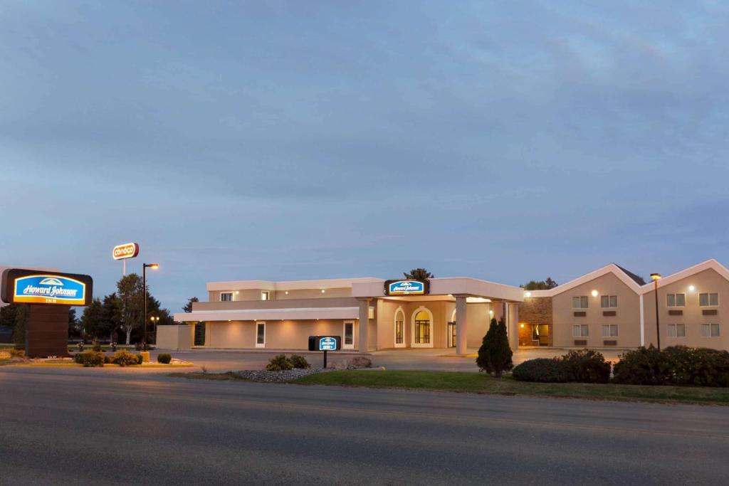 a large building on the side of a street at Howard Johnson by Wyndham Billings in Billings