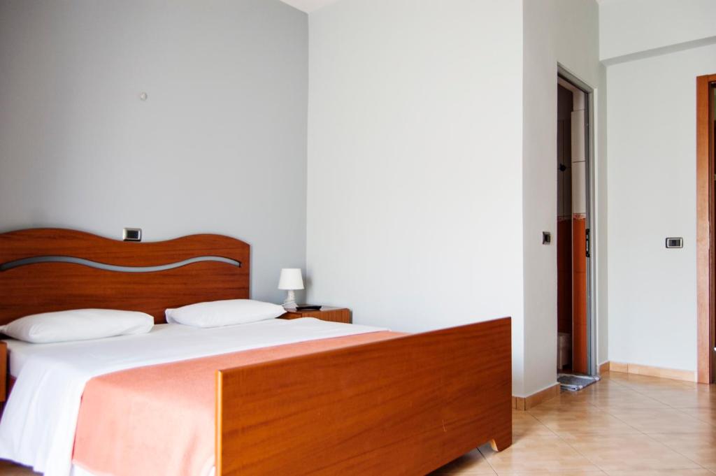 Postel nebo postele na pokoji v ubytování Dhima Hotel