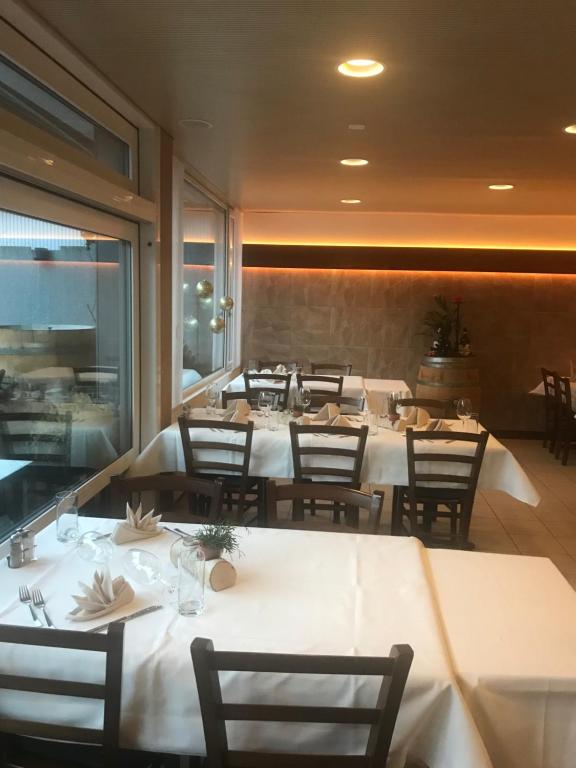 Restaurant ou autre lieu de restauration dans l'établissement Hotel Hahnenblick
