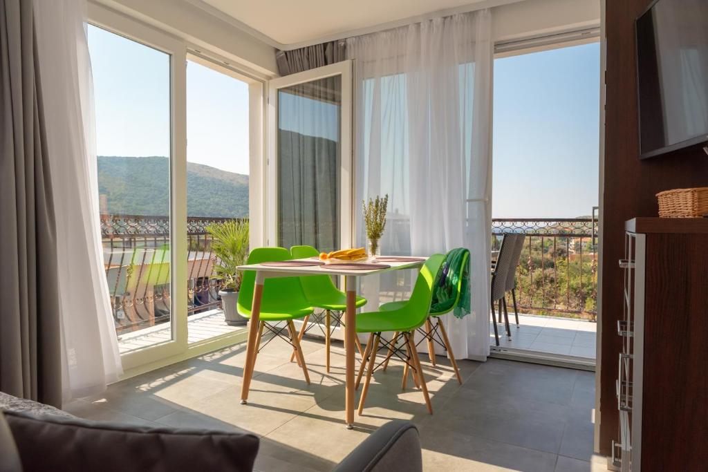 Balkón nebo terasa v ubytování Apartmani Dalmacjia
