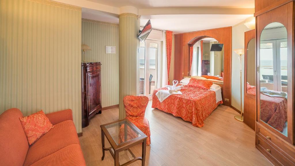Postel nebo postele na pokoji v ubytování Hotel Des Nations - Vintage Hotel sul mare