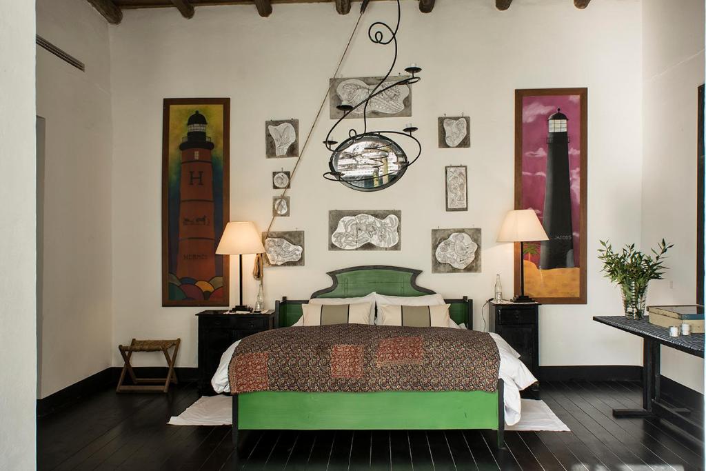 Tempat tidur dalam kamar di Hotel Garzón