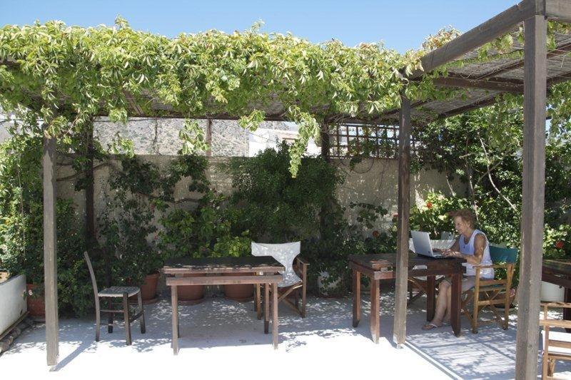A garden outside Kalypso Studios & Rooms