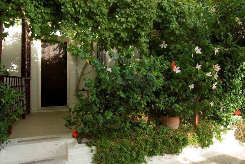 A garden outside Kalypso Studios & Rooms