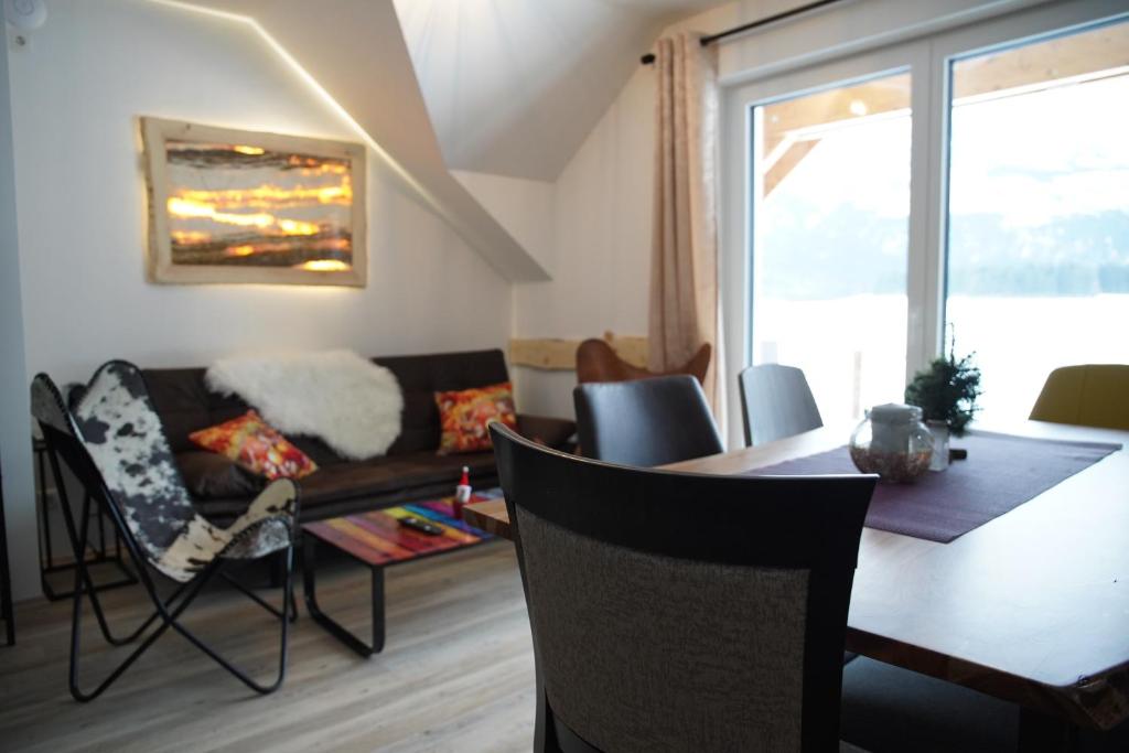A seating area at Alpenapartments Steiermark