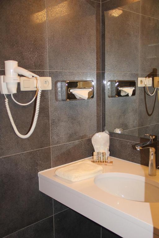 Koupelna v ubytování Hotel La Roseraie