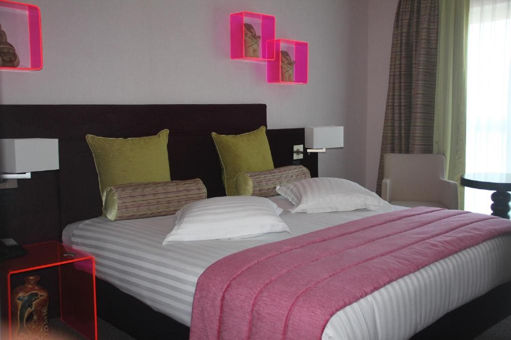 Postel nebo postele na pokoji v ubytování Hotel La Roseraie