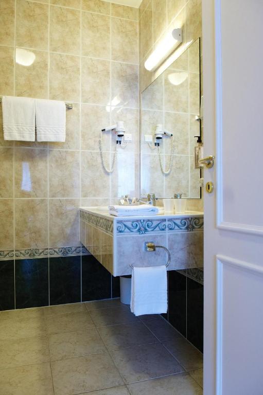Koupelna v ubytování Hotel La Roseraie
