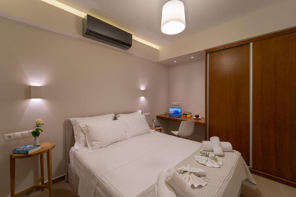 Postel nebo postele na pokoji v ubytování Abelia Luxurious Villas