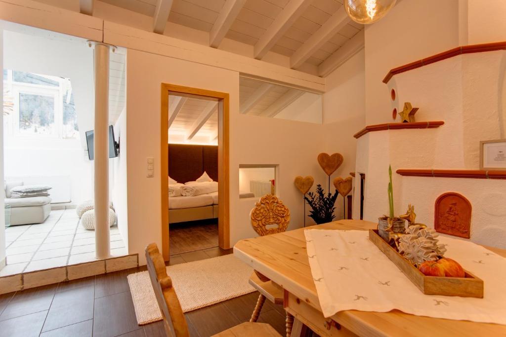 Posteľ alebo postele v izbe v ubytovaní Am Dorfplatz Suites - Adults only