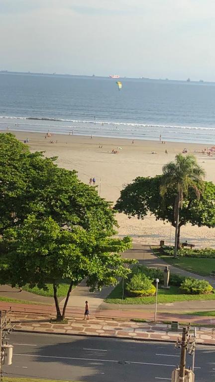  Apto Gonzaga Frente ao Mar Wi-Fi