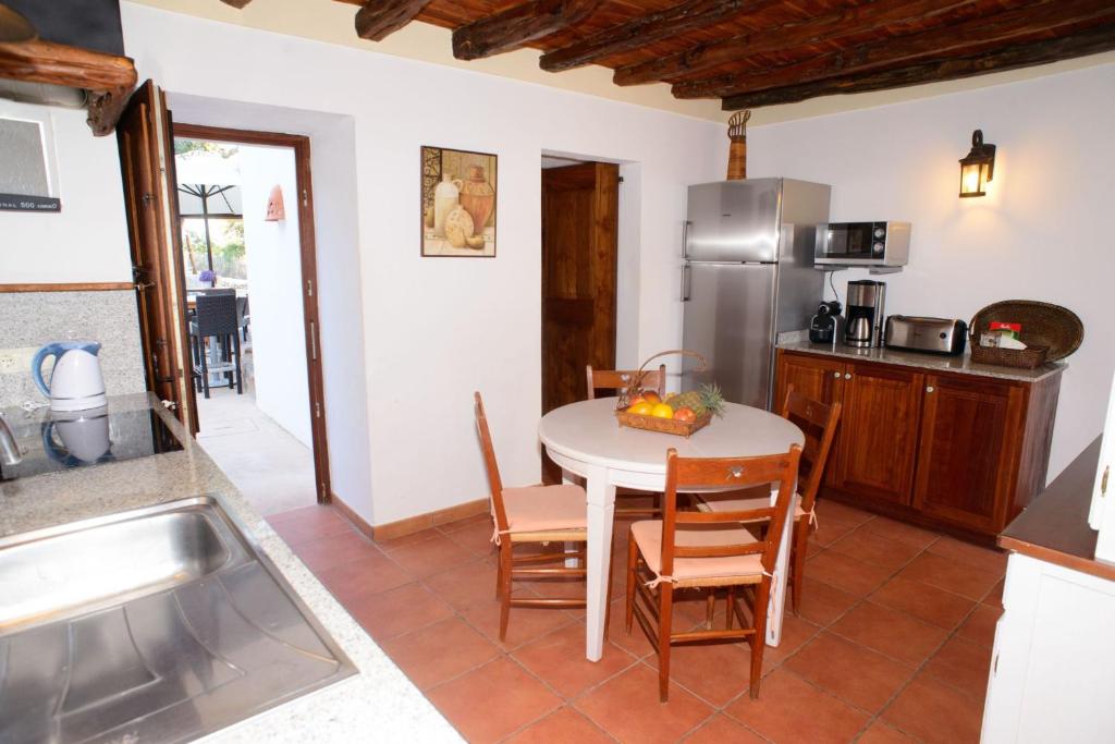 A kitchen or kitchenette at Can Vich