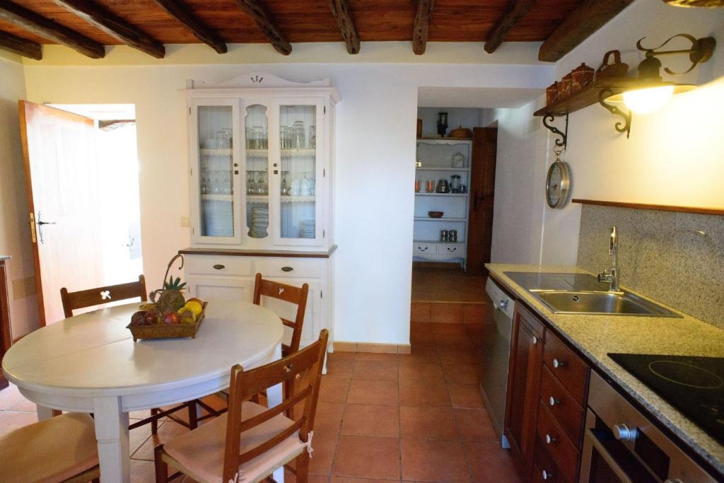 A kitchen or kitchenette at Can Vich