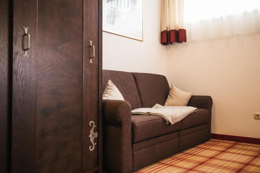 Arlen Lodge Hotel-Garni - 13