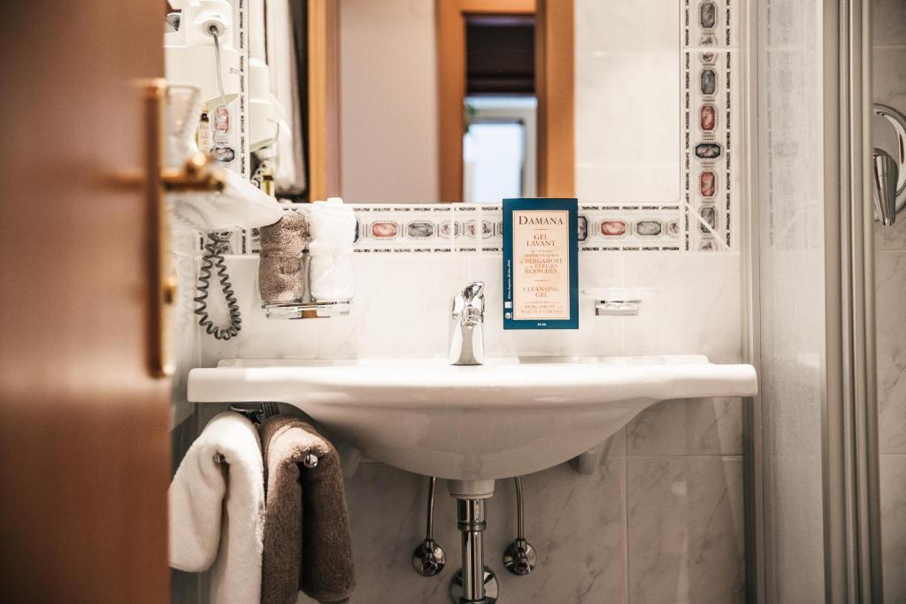 Arlen Lodge Hotel-Garni - 11