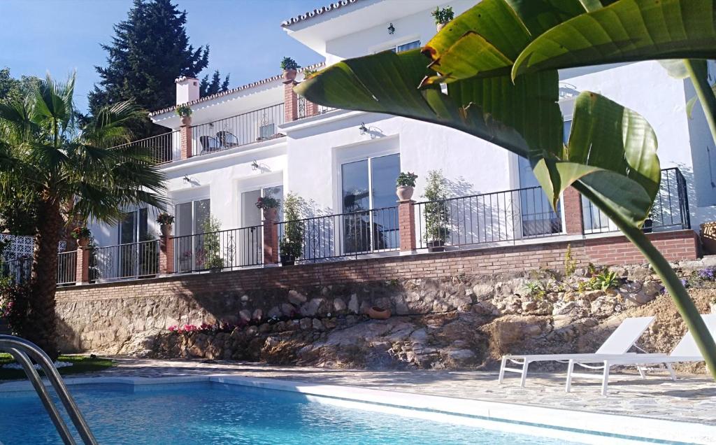 The swimming pool at or close to Boutique X Pueblo, Benalmádena
