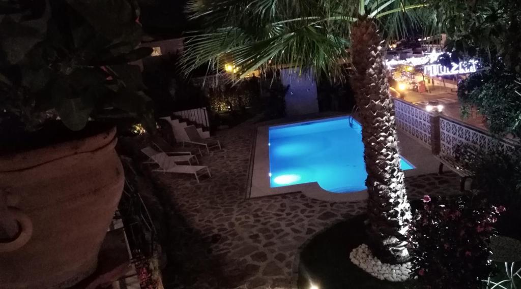 The swimming pool at or close to Boutique X Pueblo, Benalmádena