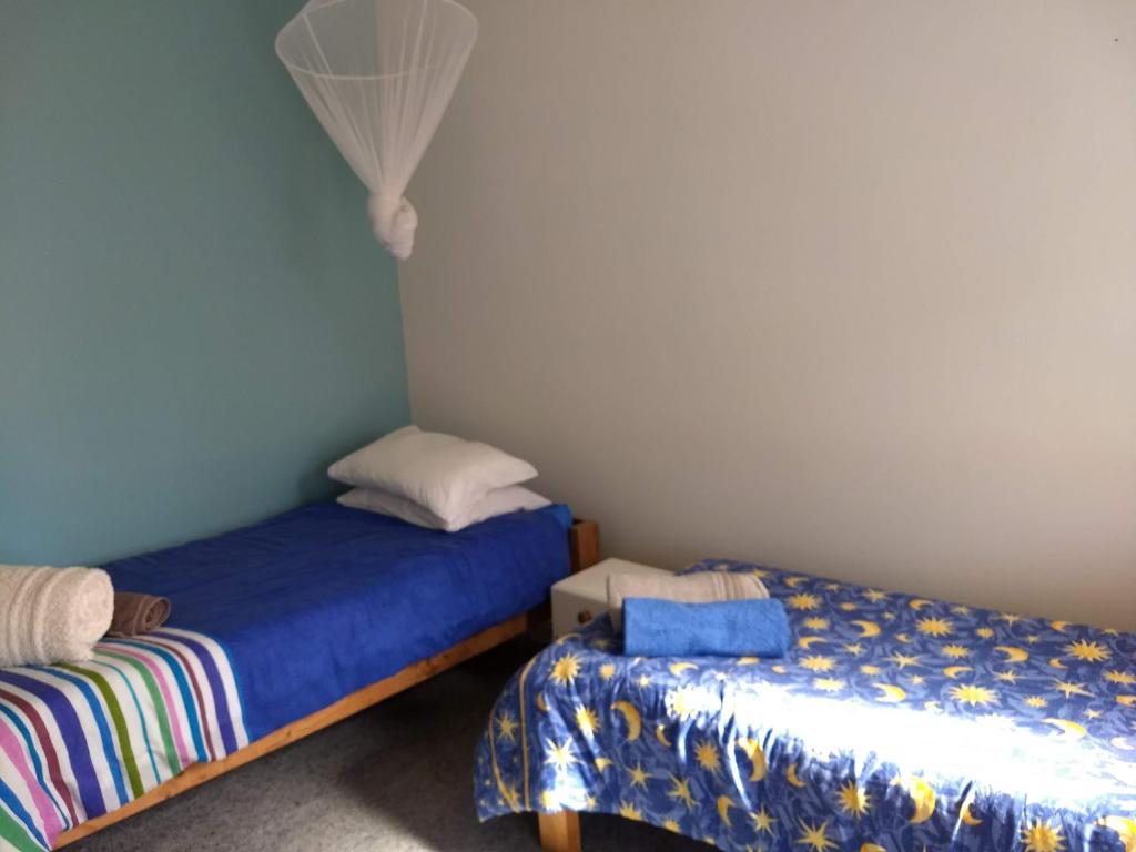 Postel nebo postele na pokoji v ubytování Mahamudra Buddhist Centre