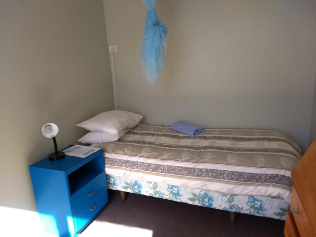 Postel nebo postele na pokoji v ubytování Mahamudra Buddhist Centre